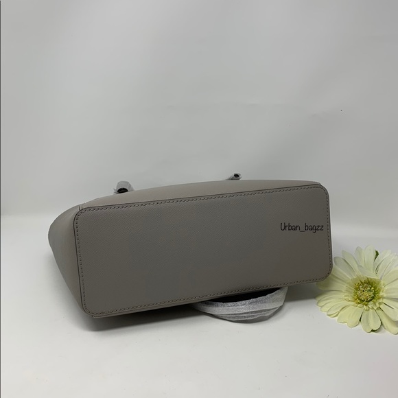 Michael Kors Charlotte Large Top Zip Tote - Picture 6 of 9